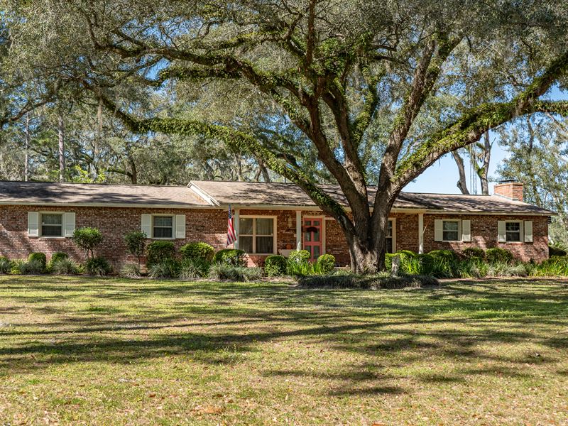 Well Kept Home : Live Oak : Suwannee County : Florida