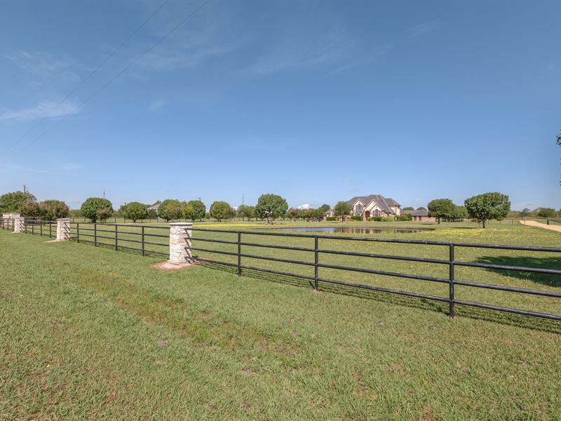 Stunning Home on 5 Peaceful Acres : Terrell : Hunt County : Texas
