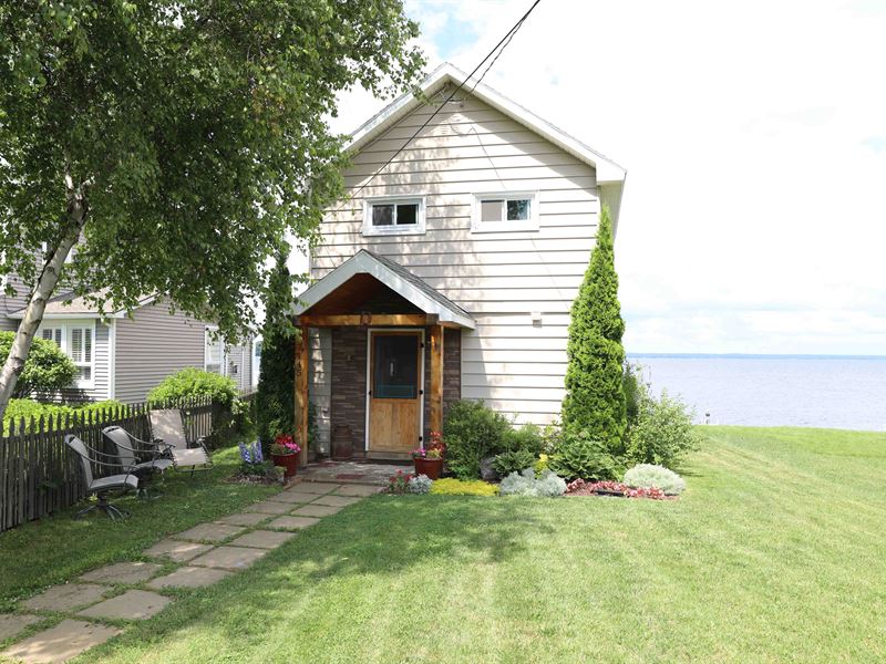 Oneida Lake Frontage Residence : Cicero : Onondaga County : New York