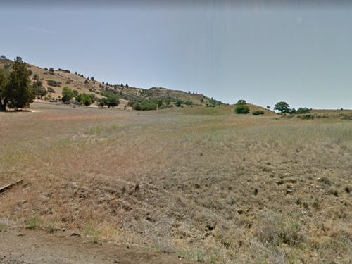 1.13 Acres in Siskiyou : Hornbrook : Siskiyou County : California