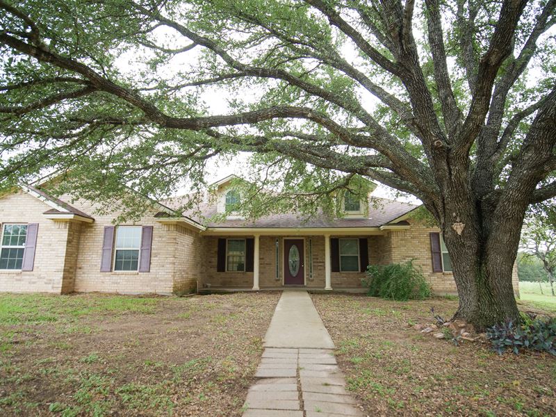Nice Home on 1.785 Acres : Rockdale : Milam County : Texas