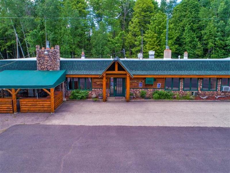 Commercial Building on 3 Lake Chain : Winchester : Vilas County : Wisconsin