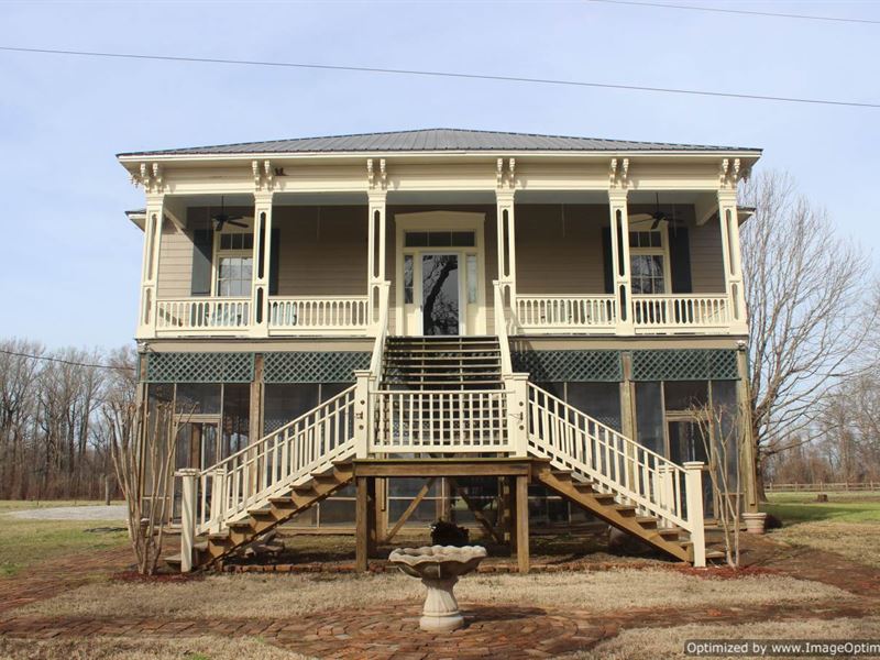 Beautiful Home with Waterfront View : Vicksburg : Warren County : Mississippi