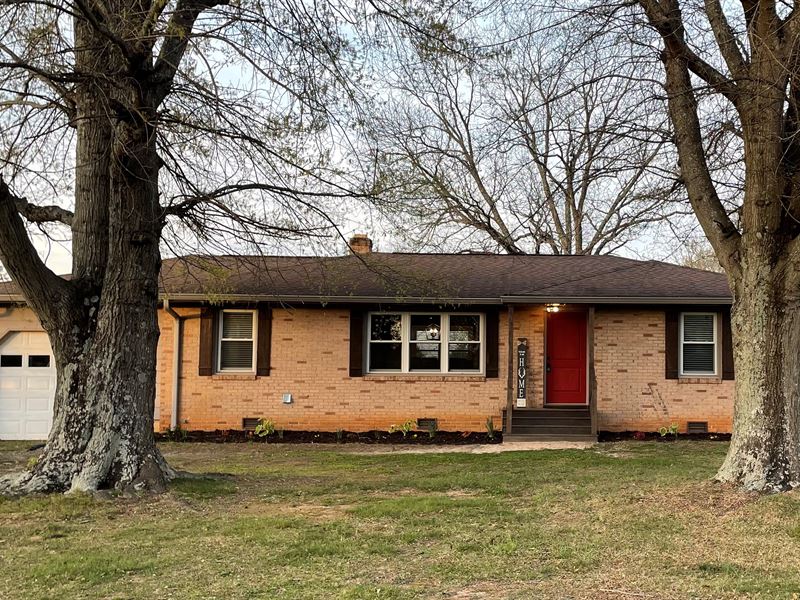 Completely Remodeled Home in Greer : Greer : Greenville County : South Carolina