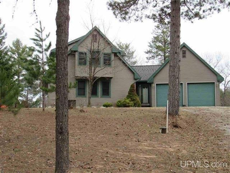 Contemporary Waterfront Home : Watton : Baraga County : Michigan