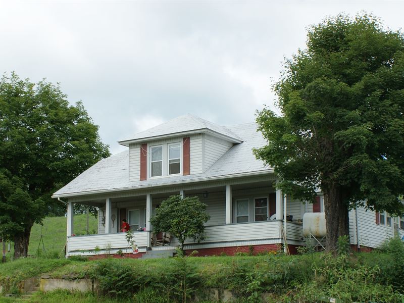 Cozy Farm House with Country View : Independence : Grayson County : Virginia