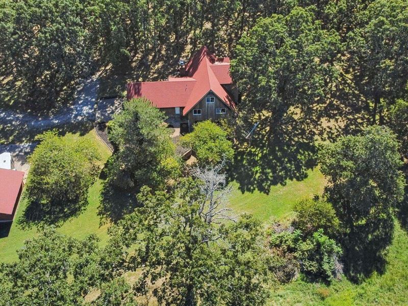 Native Stone & Cedar Home On 5 Ac : West Plains : Howell County : Missouri