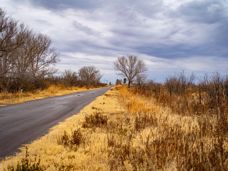 Rural and with Utilities : Elfrida : Cochise County : Arizona
