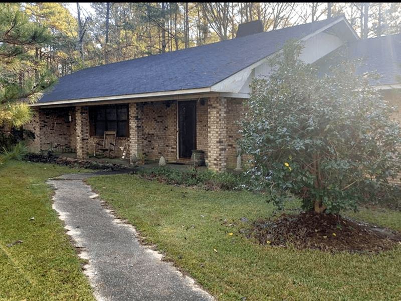 Home in Lincoln County At 44 Creekv : Brookhaven : Lincoln County : Mississippi