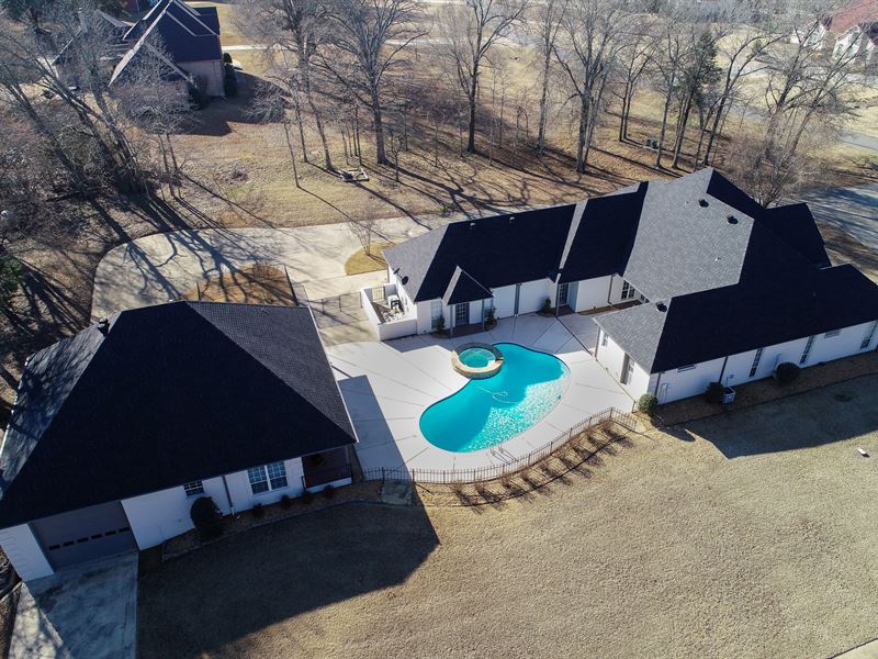 Immaculate Sugarhill Estate : Paris : Lamar County : Texas