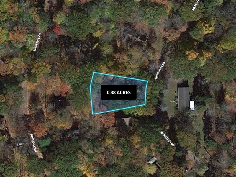 A Stunning 0.38 Acre Lot : Pocono Lake : Monroe County : Pennsylvania