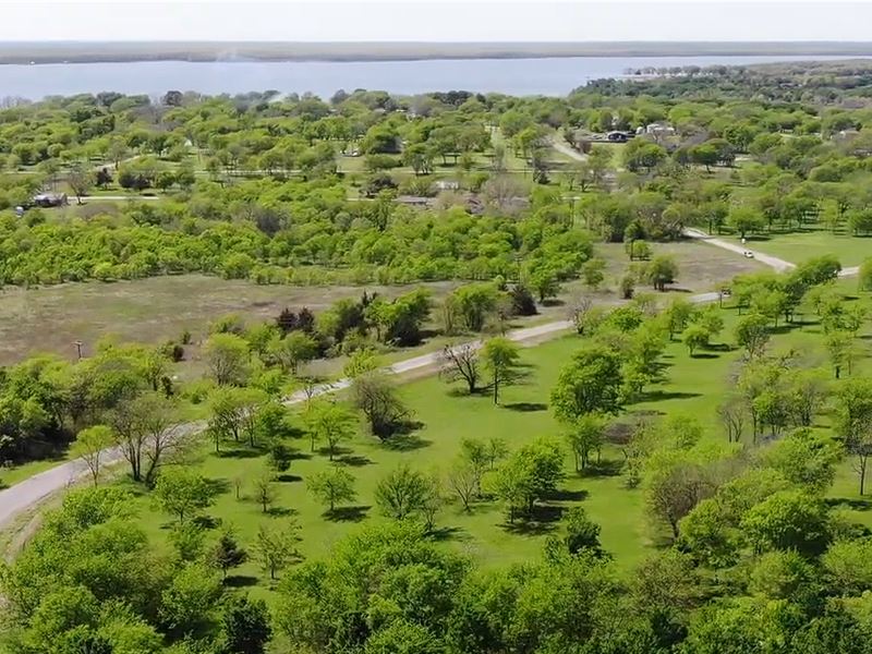 Outside The Hustle Of Big City Life : Lone Oak : Hunt County : Texas