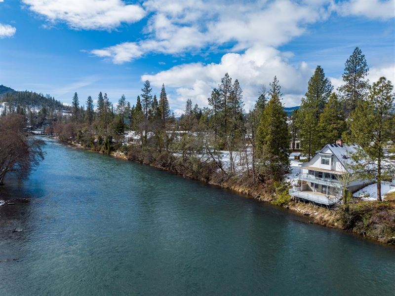 22058 Hwy 62 : Shady Cove : Jackson County : Oregon
