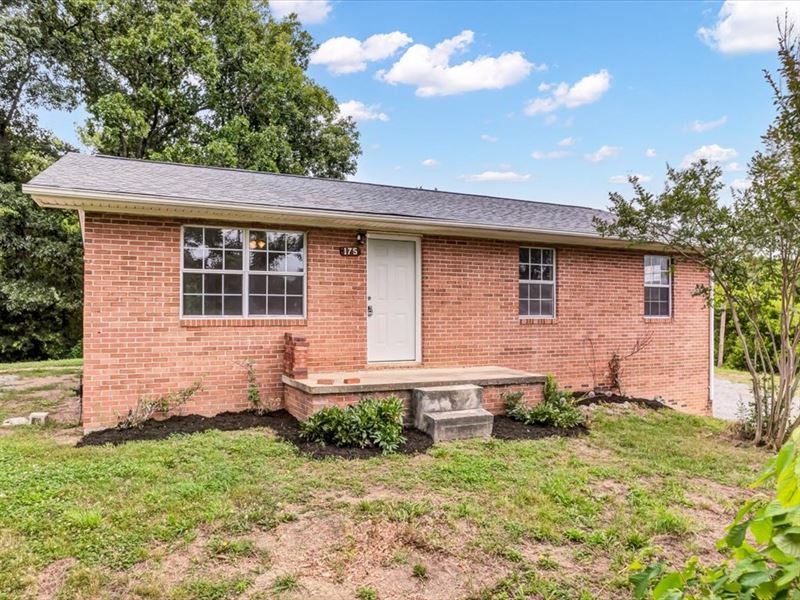 Remodeled Brick Home on 8.70 Acres : Greeneville : Greene County : Tennessee