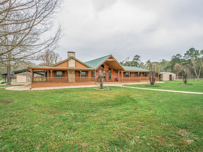 Horse Ranch and Log Home in Gilmer : Gilmer : Upshur County : Texas