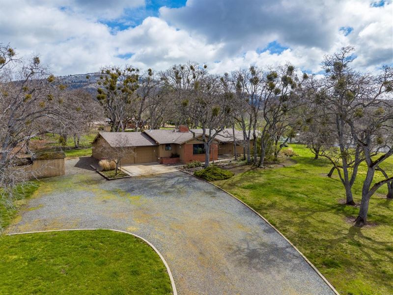 1721 Oakmont Drive : Medford : Jackson County : Oregon