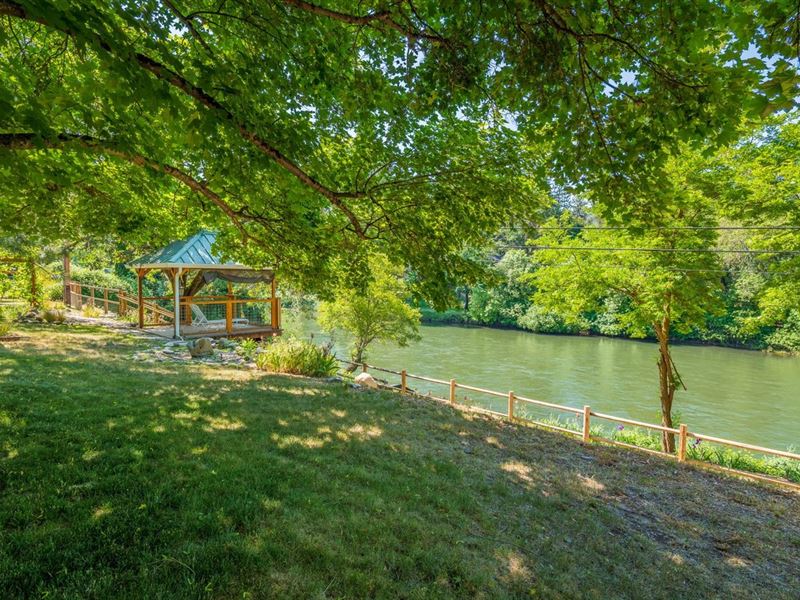 2092 Second Ave : Gold Hill : Jackson County : Oregon