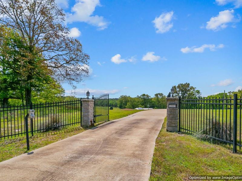 Beautiful Home on 14.66 Acres : Raymond : Hinds County : Mississippi