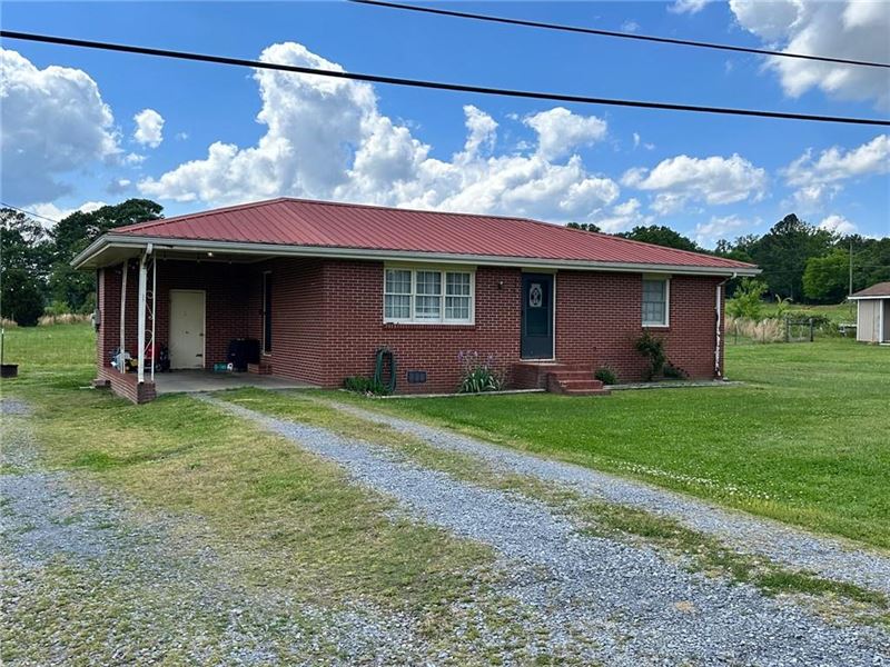 Single Family Home on Half Acre : Cartersville : Bartow County : Georgia