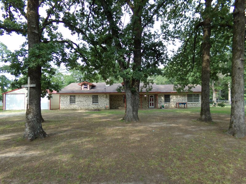 Country Home with Acreage for Sale : Blossom : Lamar County : Texas