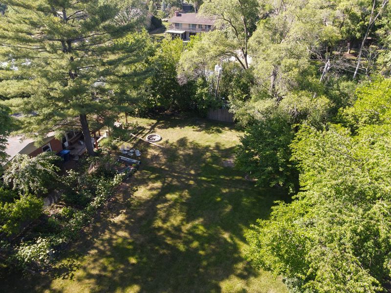 Unique Blend of Privacy & Community : Deerfield : Lake County : Illinois