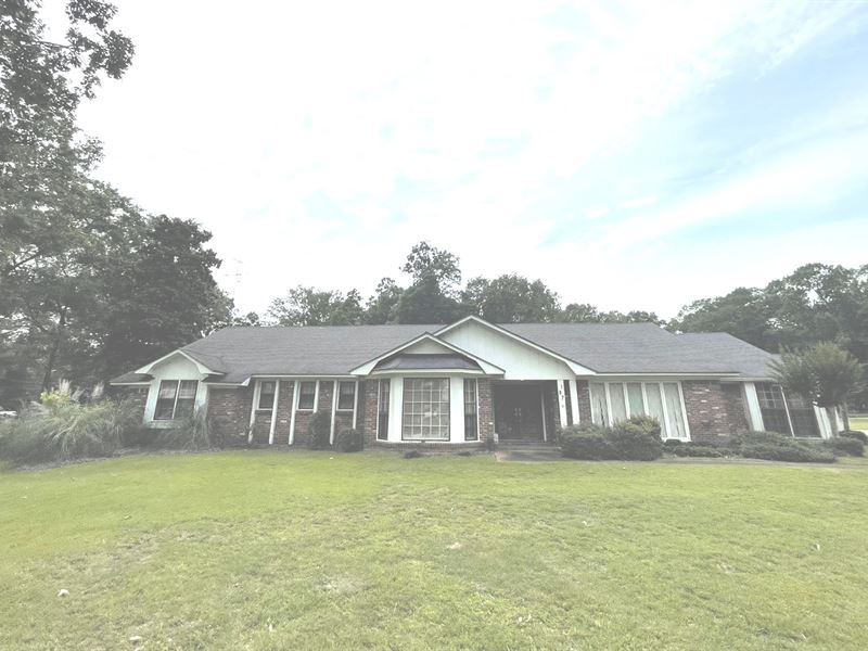 1.68 Acres with A Home and Guest Co : Durant : Holmes County : Mississippi