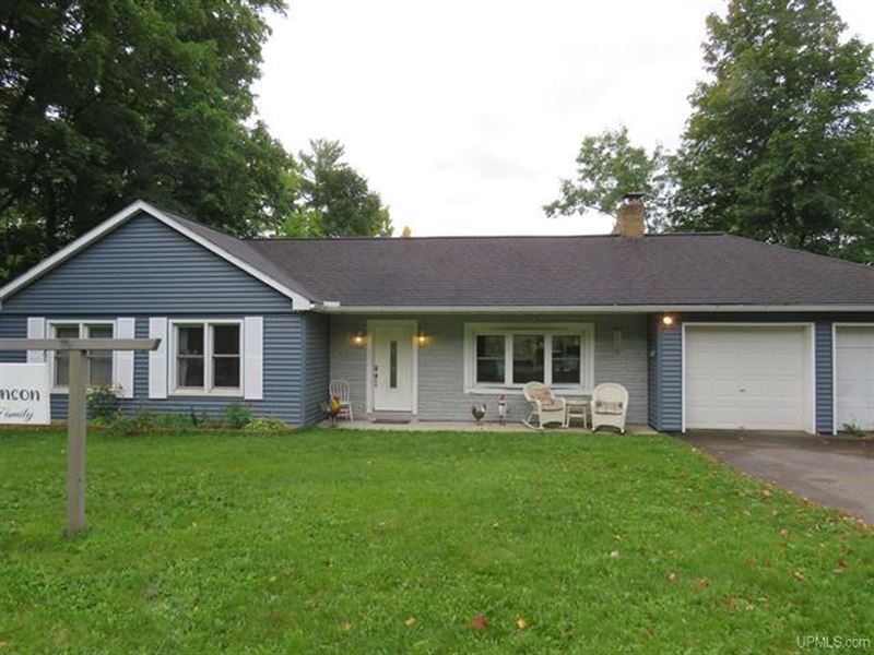 Beautiful Remodeled Lake Front 5012 : Ishpeming : Marquette County : Michigan