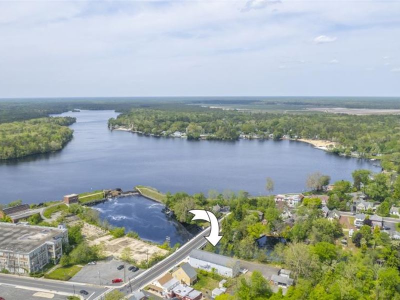 Former Lodge on Egg Harbor River : Mays Landing : Atlantic County : New Jersey