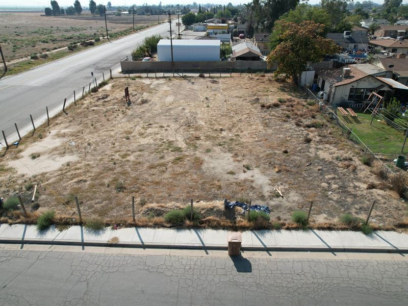 Prime 0.28 Acre Property Awaits : Bakersfield : Kern County : California