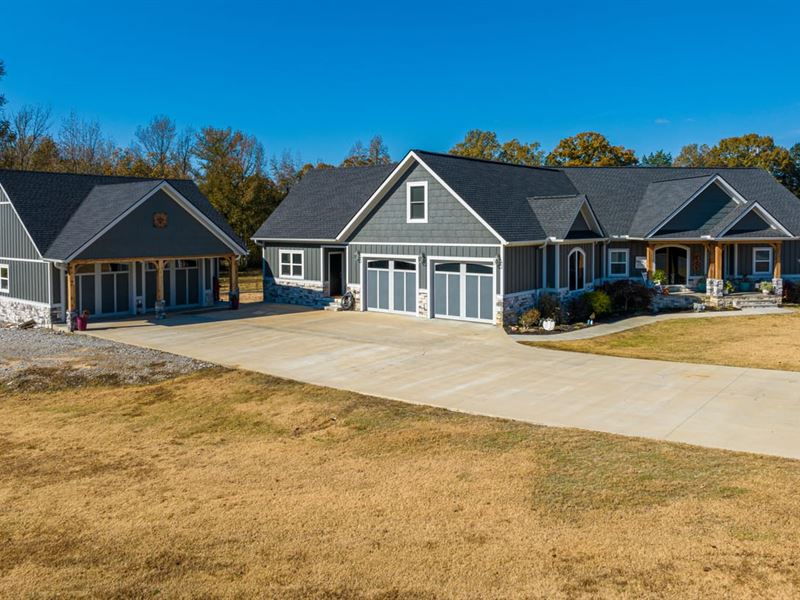 5 Bed 3 Bath, 2 Laundry Rooms, 2 Li : Batesville : Independence County : Arkansas