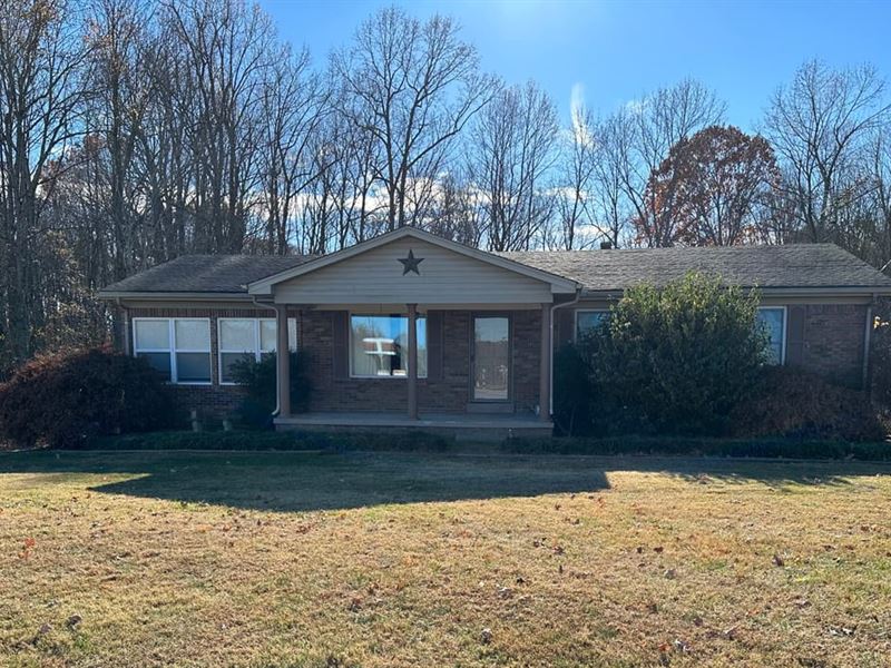 Beautiful Brick Home with Full Base : Red Boiling Springs : Macon County : Tennessee