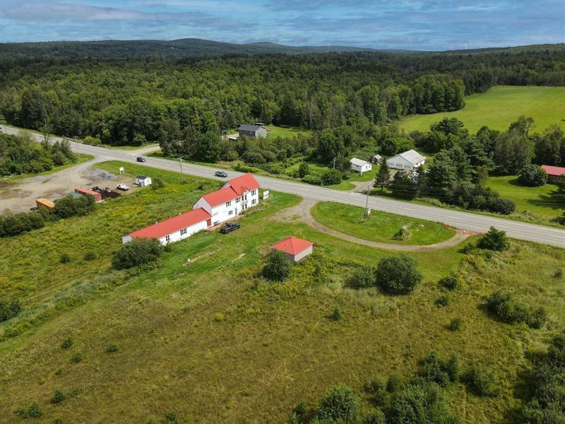 Commercial Property in The Heart : Dexter : Penobscot County : Maine
