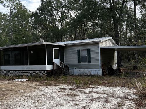 Looking for Peace and Quiet : O'brien : Suwannee County : Florida