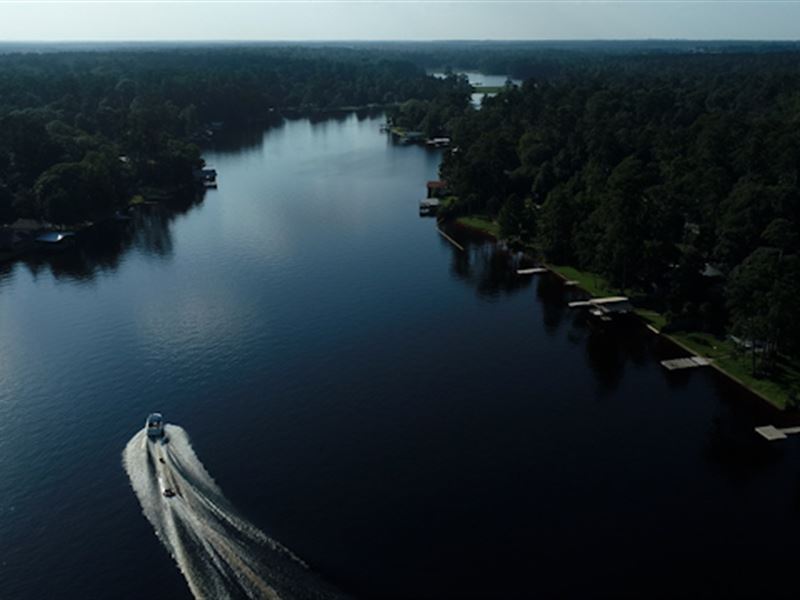 Exclusive Access to 4 Private Lakes : Ivanhoe : Tyler County : Texas