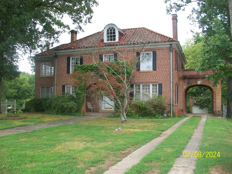 Historic 1907 Home in Brodnax, VA : Brodnax : Brunswick County : Virginia