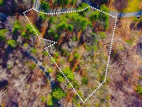 Exclusive Mountain Lot in Henderson : Hendersonville : Henderson County : North Carolina