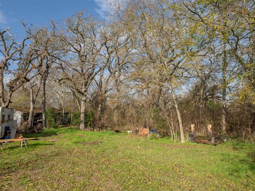 .68 Acre Lot with House : Rockdale : Milam County : Texas