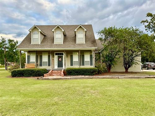 Beautiful Home on A.88 Acre Lot : Saint Joseph : Tensas Parish : Louisiana