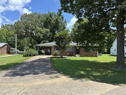 3 Bedroom Brick Home Near TN River : Saltillo : Hardin County : Tennessee