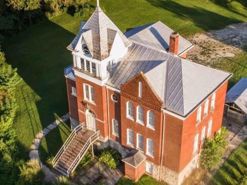 Old School House On The Hill, Bed : Chamois : Osage County : Missouri