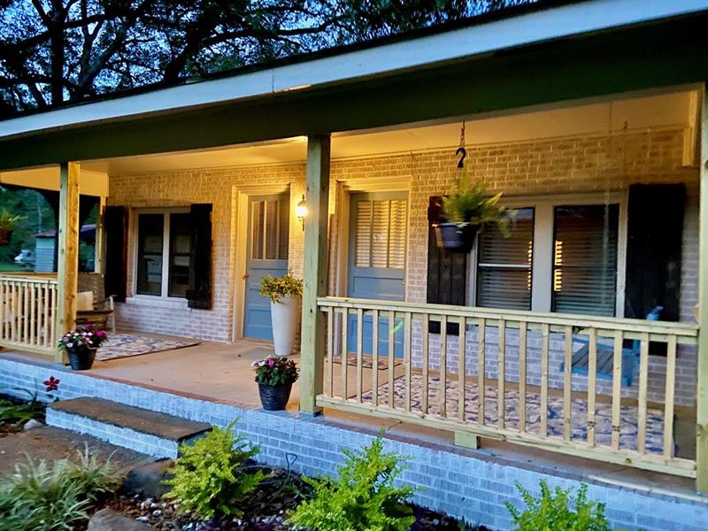 Cottage Style Home on 3.19 Acres : Brookhaven : Lincoln County : Mississippi