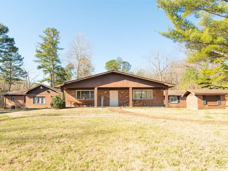 Expansive Commercial Property in St : Essex : Stoddard County : Missouri
