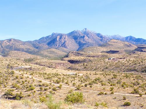 Stunning Hilltop Views : Kingman : Mohave County : Arizona