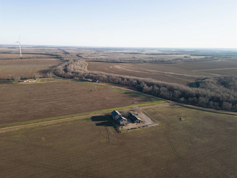 Expansive Lodge On 1 Acre Fenced Lo : Dundee : Tunica County : Mississippi