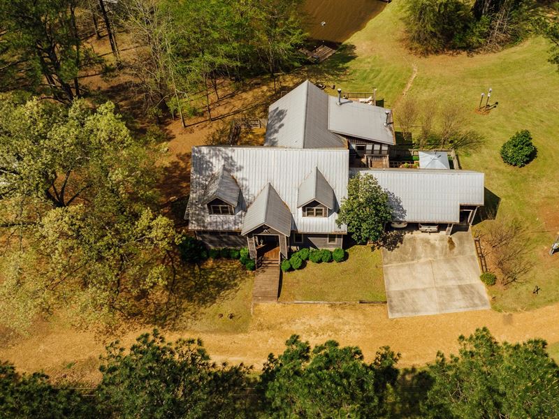 Waterfront Home On 1.54 Acres in CA : Carrollton : Carroll County : Mississippi