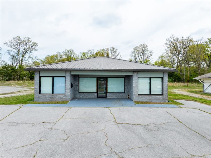 Commercial Office, Large Lot, Horse : Horseshoe Bend : Izard County : Arkansas