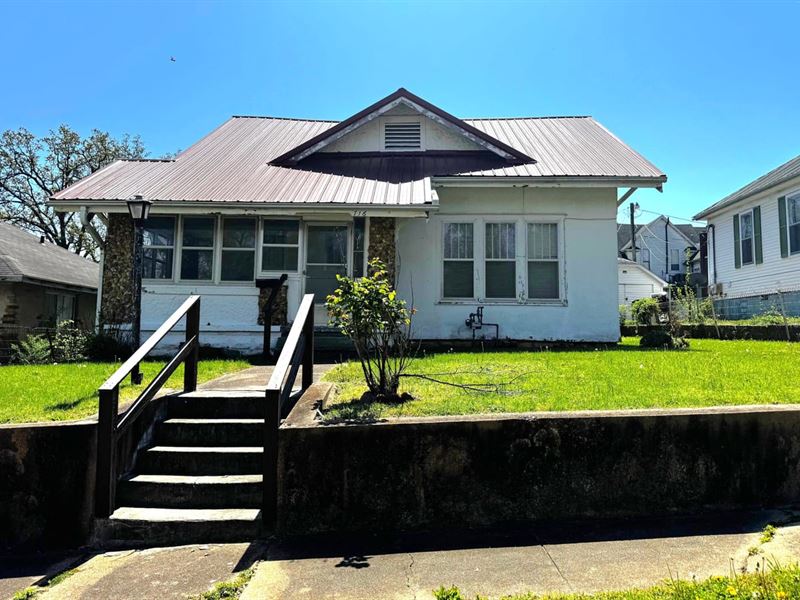 Charming, Historical 3-Bed, 1.5-Bat : Poplar Bluff : Butler County : Missouri