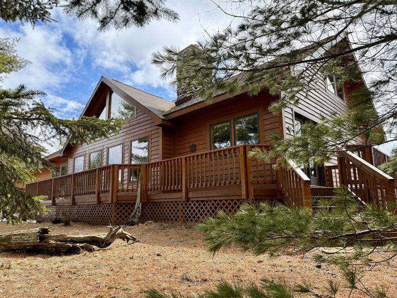 Michigan Waterfront Home : Big Bay : Marquette County : Michigan