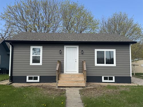 High Avenue Bungalow : Wagner : Charles Mix County : South Dakota