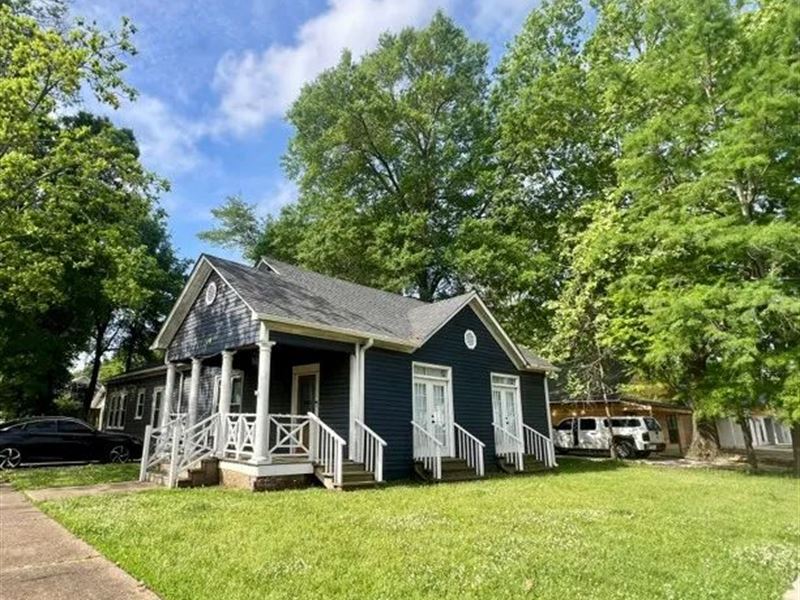 Home in Bolivar County At 701 S. Co : Cleveland : Bolivar County : Mississippi